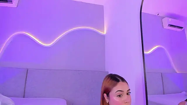 Snapshot of sophia_98 chatting on July 28, 8:52 pm sophia 98 online show from July 28, 8:52 pm