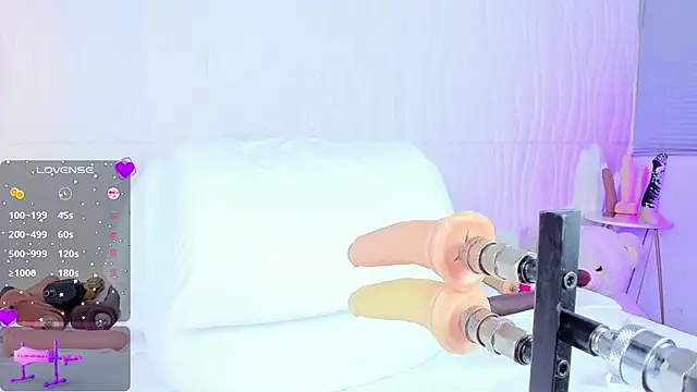 jasminnee  online show from January 13, 1:28 pm