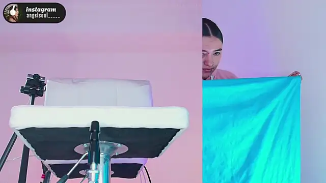 Angelst   online show from November 21, 7:51 am