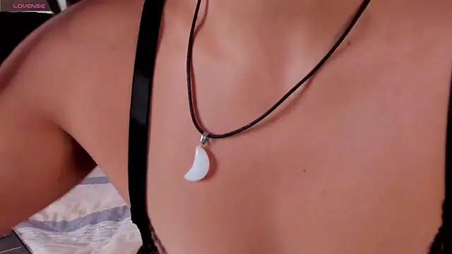 YenniferCurly online show from December 29, 12:55 pm