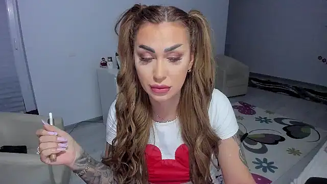 Snapshot of GlossyDiamondX chatting on February 14, 5:09 am GlossyDiamondX online show from February 14, 5:09 am