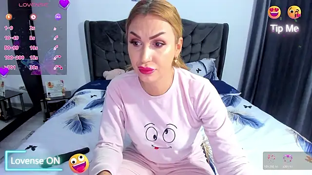 GlossyDiamondX online show from March 14, 5:02 am