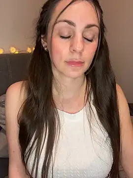 Snapshot of Loella-Rose chatting on February 1, 10:55 pm Loella-Rose online show from February 1, 10:55 pm