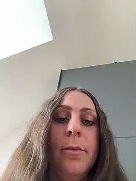 Loella-Rose online show from May 7, 8:42 am