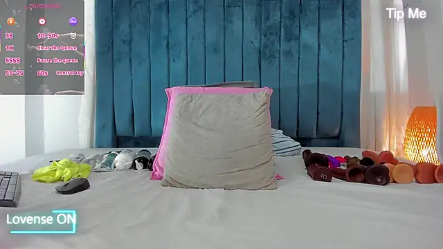 blondehorny69 online show from October 9, 7:34 pm