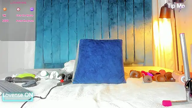 blondehorny69 online show from November 1, 7:27 pm