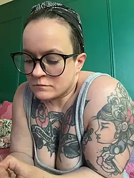 quinnmariexo online show from May 4, 6:04 pm