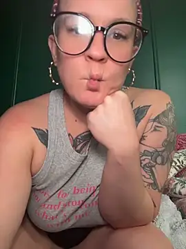 quinnmariexo online show from May 11, 4:15 pm