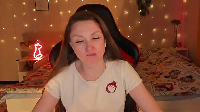 desperatehousewife   online show from April 1, 7:11 pm