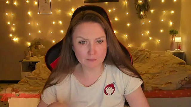 desperatehousewife   online show from May 16, 7:12 pm