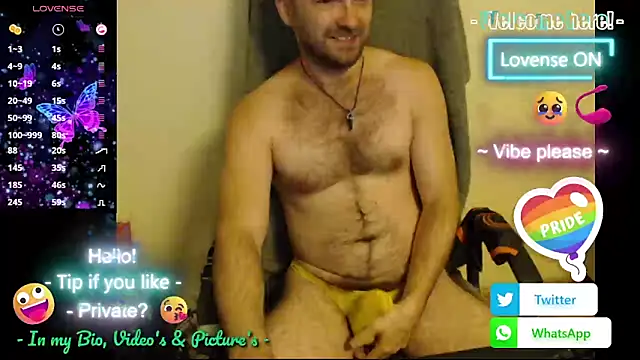 Snapshot of RealManHaveHairy chatting on October 13, 5:18 am RealManHaveHairy online show from October 13, 5:18 am