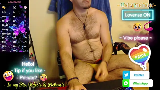 Snapshot of RealManHaveHairy chatting on October 14, 4:08 pm RealManHaveHairy online show from October 14, 4:08 pm