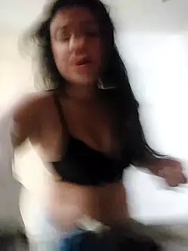 Sophie-hatter online show from March 17, 8:30 pm