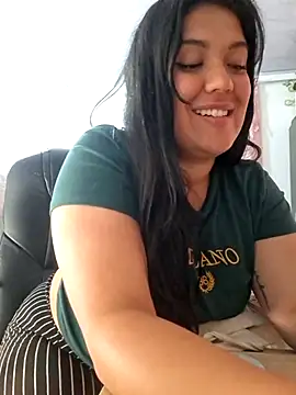 Snapshot of Sophie-hatter chatting on April 15, 8:53 pm Sophie-hatter online show from April 15, 8:53 pm