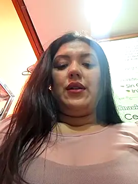 Snapshot of Sophie-hatter chatting on April 21, 6:12 pm Sophie-hatter online show from April 21, 6:12 pm
