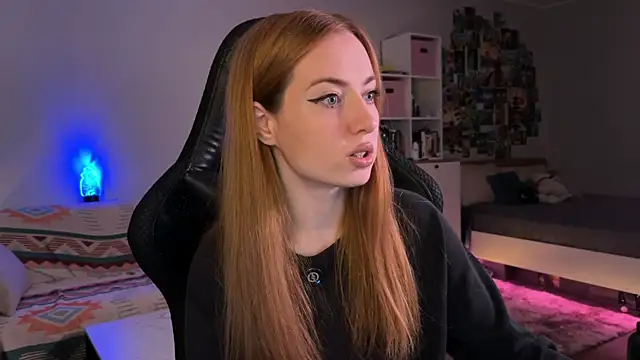 Snapshot of LinaWitch chatting on October 15, 11:54 am LinaWitch online show from October 15, 11:54 am