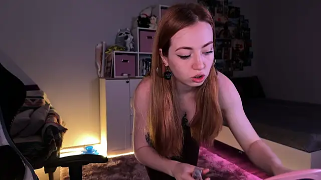 Snapshot of LinaWitch chatting on November 16, 5:35 am LinaWitch online show from November 16, 5:35 am