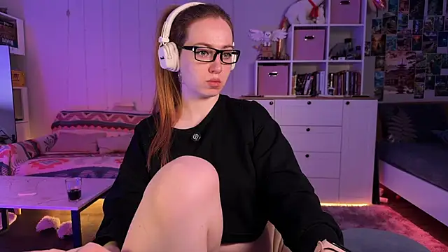 Snapshot of LinaWitch chatting on February 13, 1:51 pm LinaWitch online show from February 13, 1:51 pm