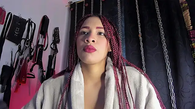 Snapshot of charrlotte_quinn chatting on March 6, 3:52 pm charrlotte quinn online show from March 6, 3:52 pm