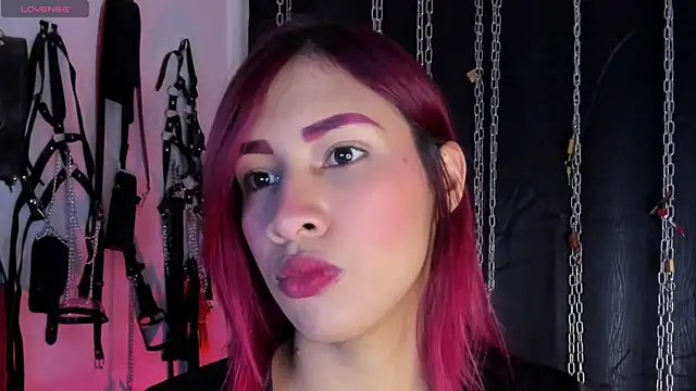 Snapshot of charrlotte_quinn chatting on May 24, 4:34 pm charrlotte quinn online show from May 24, 4:34 pm