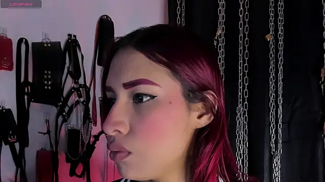 Snapshot of charrlotte_quinn chatting on May 26, 12:23 pm charrlotte quinn online show from May 26, 12:23 pm