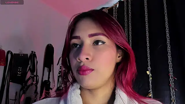 Snapshot of charrlotte_quinn chatting on June 1, 12:40 pm charrlotte quinn online show from June 1, 12:40 pm