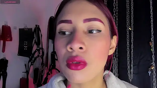 Snapshot of charrlotte_quinn chatting on June 3, 12:30 pm charrlotte quinn online show from June 3, 12:30 pm