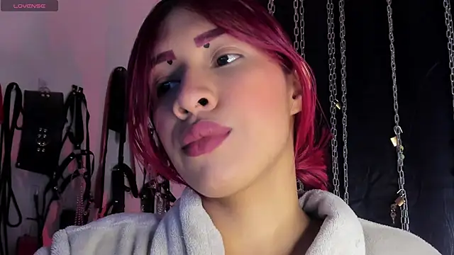 Snapshot of charrlotte_quinn chatting on June 4, 12:44 pm charrlotte quinn online show from June 4, 12:44 pm