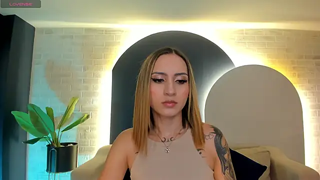 Snapshot of MollySundersX chatting on September 30, 8:47 pm MollySundersX online show from September 30, 8:47 pm