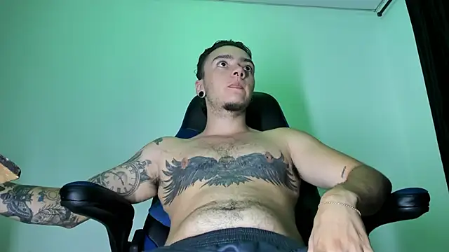 Snapshot of male_pussy chatting on December 4, 3:04 am male pussy online show from December 4, 3:04 am