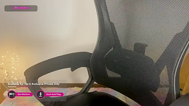 Snapshot of Tashaa chatting on December 4, 1:36 am Tashaa online show from December 4, 1:36 am