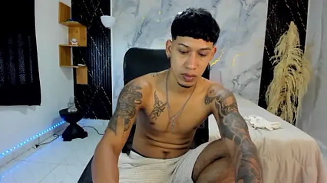 Snapshot of slim_master12 chatting on April 12, 2:22 pm slim master12 online show from April 12, 2:22 pm