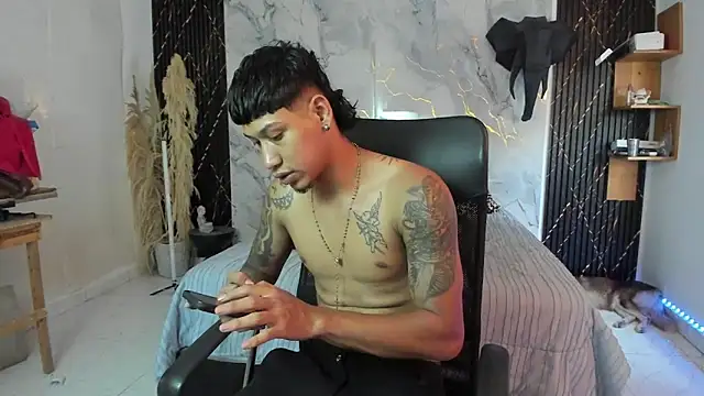 Snapshot of slim_master12 chatting on June 16, 8:11 pm slim master12 online show from June 16, 8:11 pm