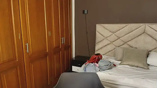 Raquel jones online show from October 27, 7:18 pm