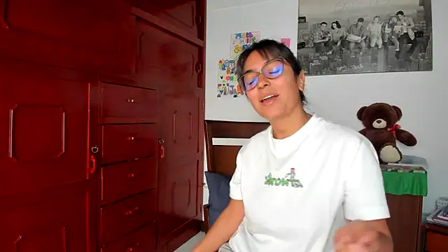 Isabellaa22 1 online show from December 3, 3:33 pm