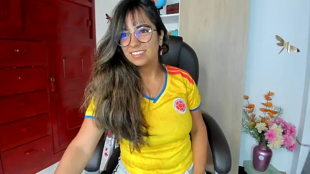 Snapshot of Isabellaa22_1 chatting on July 3, 5:08 pm Isabellaa22 1 online show from July 3, 5:08 pm