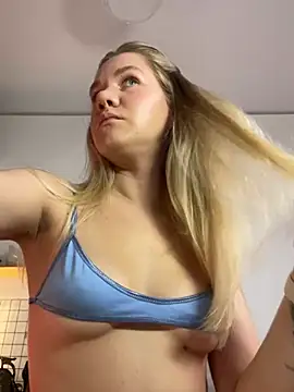 Snapshot of teasecake chatting on December 6, 1:18 am teasecake online show from December 6, 1:18 am