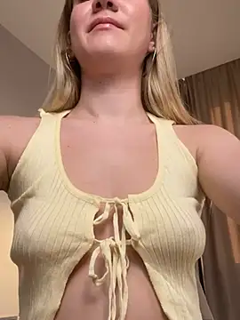 Snapshot of teasecake chatting on March 13, 1:32 am teasecake online show from March 13, 1:32 am