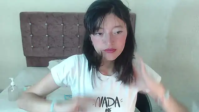 Snapshot of lunazulsj chatting on April 30, 1:50 pm lunazulsj online show from April 30, 1:50 pm