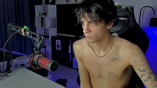 MarkBrowniii online show from December 3, 12:47 pm