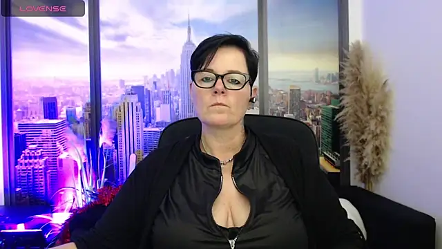 ninarandmann online show from December 8, 3:45 pm