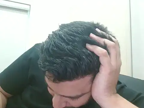 Snapshot of robintoit chatting on June 29, 1:23 am robintoit online show from June 29, 1:23 am