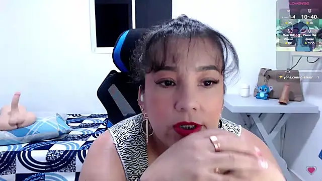 mom hot   online show from April 27, 7:01 pm