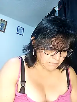 Snapshot of Natasha_milf__ chatting on February 23, 12:51 am Natasha milf online show from February 23, 12:51 am
