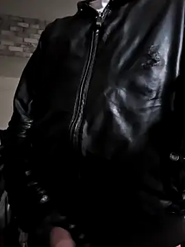 Snapshot of mysticfalls37 chatting on December 15, 1:15 pm mysticfalls37 online show from December 15, 1:15 pm