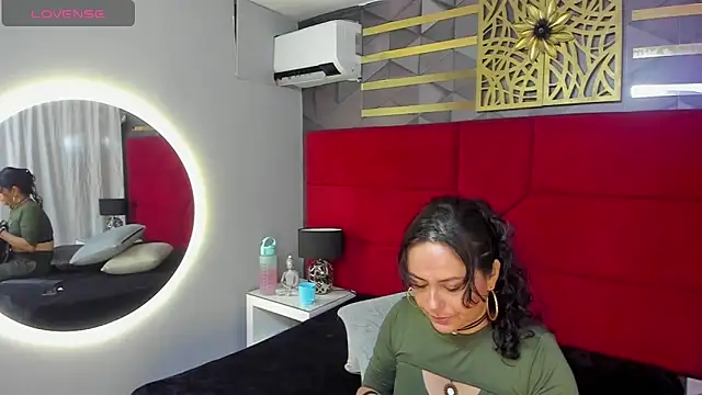 Snapshot of hanny_milf chatting on January 11, 11:56 am hanny milf online show from January 11, 11:56 am