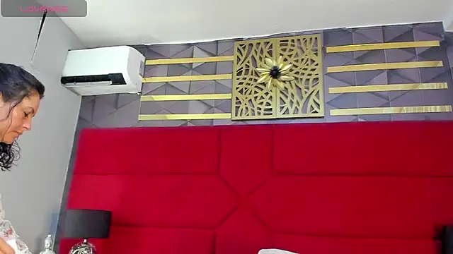 Snapshot of hanny_milf chatting on January 15, 11:21 am hanny milf online show from January 15, 11:21 am