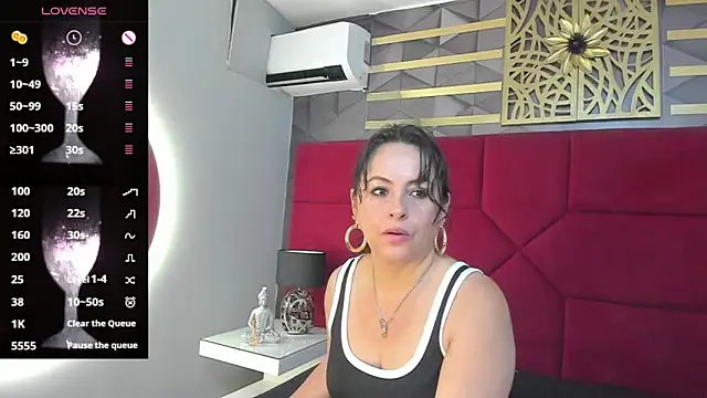 Snapshot of hanny_milf chatting on February 19, 11:49 am hanny milf online show from February 19, 11:49 am