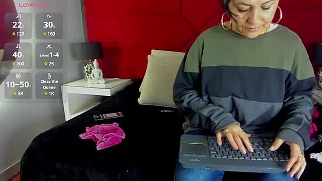 Snapshot of hanny_milf chatting on March 13, 6:45 pm hanny milf online show from March 13, 6:45 pm