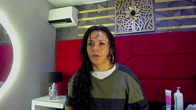 Snapshot of hanny_milf chatting on March 15, 11:29 am hanny milf online show from March 15, 11:29 am